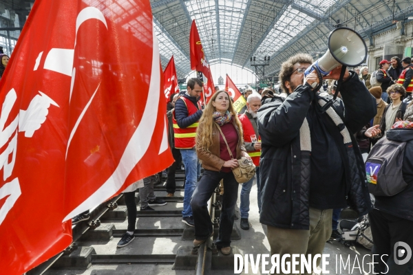 RETRAITE, Blocage par l intersyndicale des voies de trains à la gare de Bordeaux