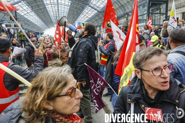 RETRAITE, Blocage par l intersyndicale des voies de trains à la gare de Bordeaux