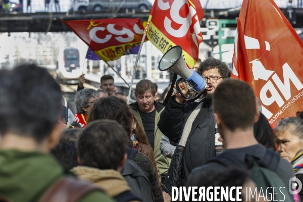 RETRAITE, Blocage par l intersyndicale des voies de trains à la gare de Bordeaux