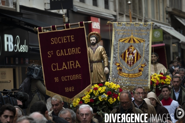 Procession poutr la pluie à Perpignan
