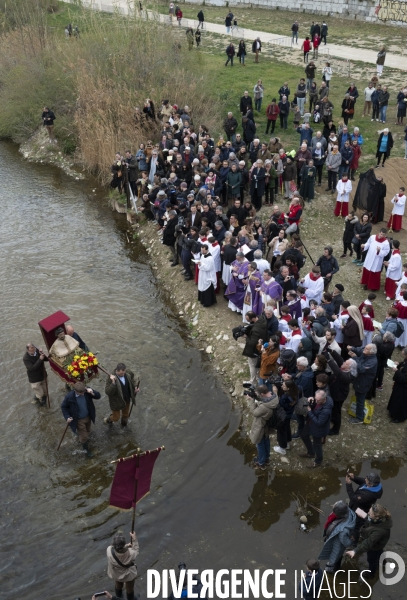 Procession poutr la pluie à Perpignan