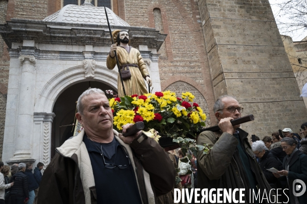 Procession poutr la pluie à Perpignan