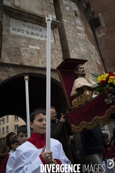 Procession poutr la pluie à Perpignan