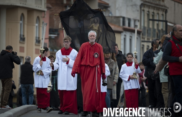 Procession poutr la pluie à Perpignan