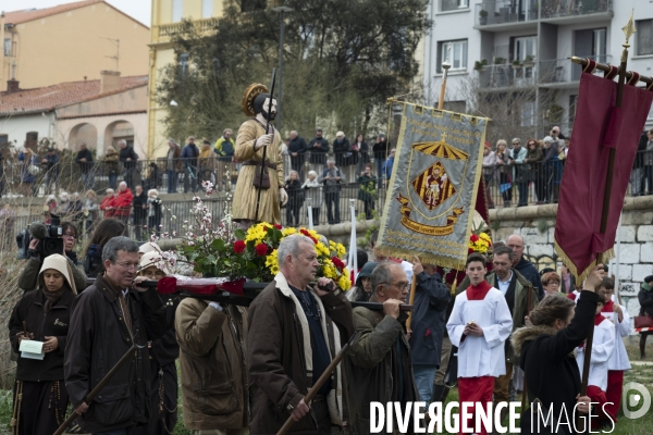 Procession poutr la pluie à Perpignan