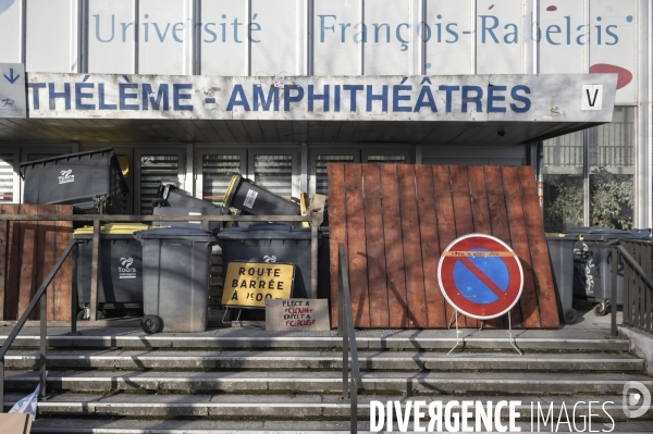 Blocage de la fac de Tours et manifestation contre la réforme des retraites