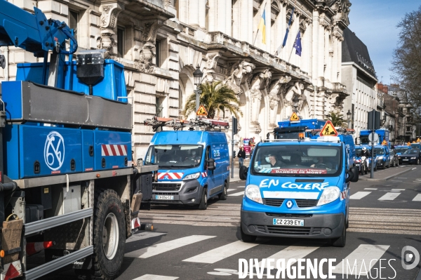 Manifestation en camions des employés d Enedis contre la réforme des retraites à Tours