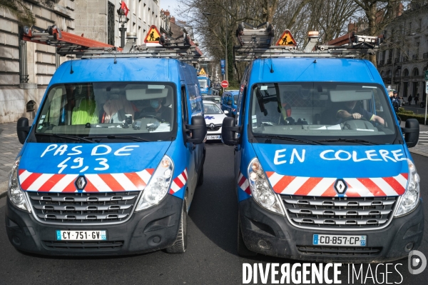 Manifestation en camions des employés d Enedis contre la réforme des retraites à Tours