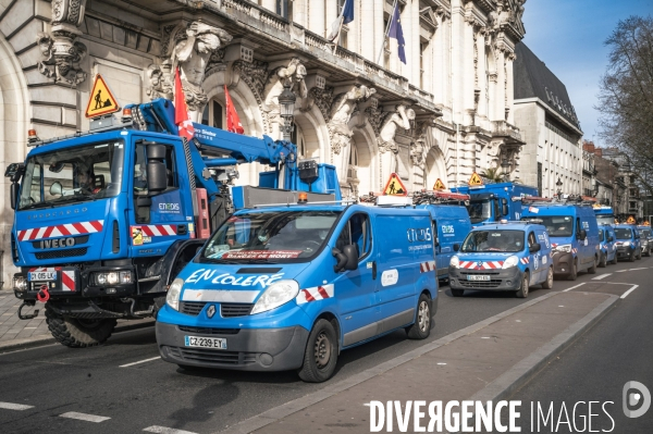 Manifestation en camions des employés d Enedis contre la réforme des retraites à Tours