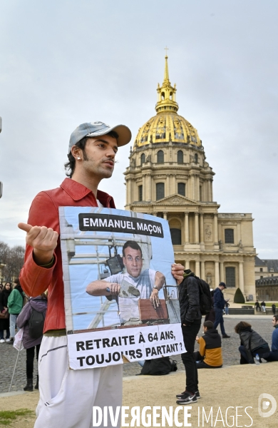 REFORME DES RETRAITES, regroupement à Paris pour suivre le vote des motions de censure, le 20/03/2023