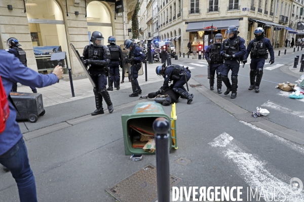 Manifestation intersyndicale contre la réforme des retraites devant la préfecture de la Gironde