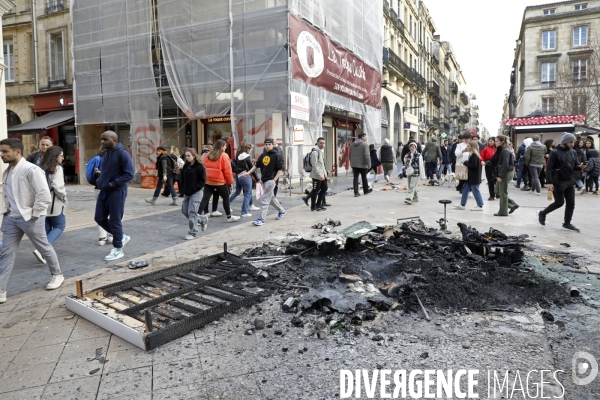 Manifestation intersyndicale contre la réforme des retraites devant la préfecture de la Gironde