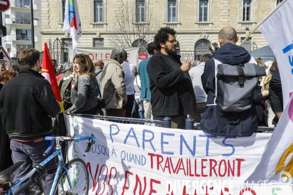 Manifestation intersyndicale contre la réforme des retraites devant la préfecture de la Gironde