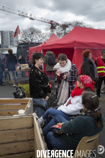 Piquet de greve à  Ivry sur Seine.