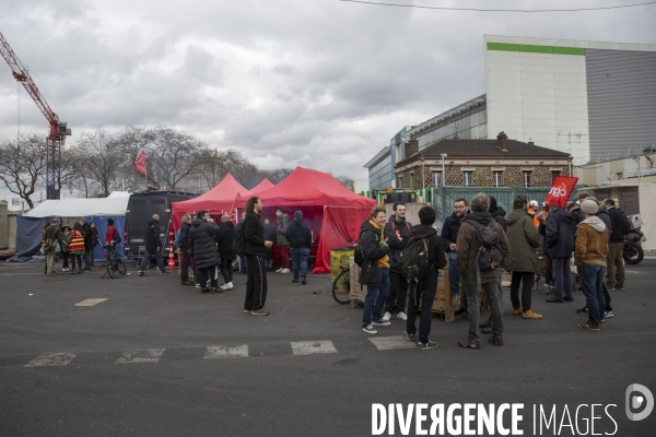 Piquet de greve à  Ivry sur Seine.