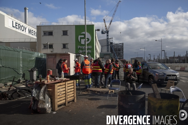 Piquet de greve à  Ivry sur Seine.