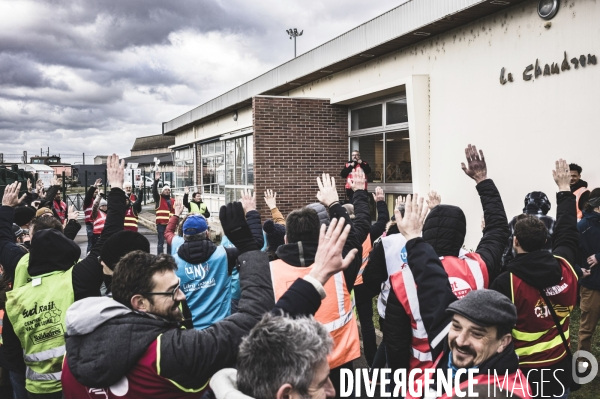 Manifestation de cheminots dans le dépot SNCF de Saint-Pierre-des-Corps