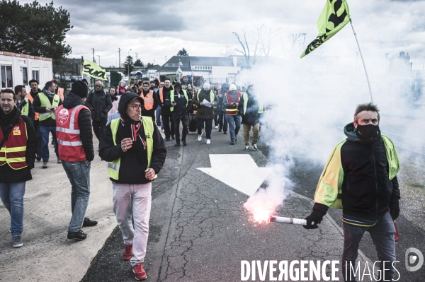 Manifestation de cheminots dans le dépot SNCF de Saint-Pierre-des-Corps