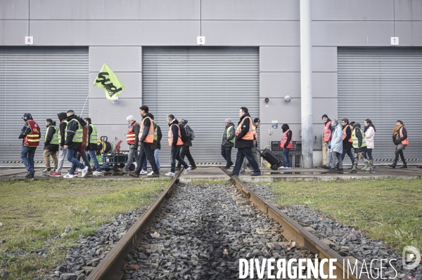 Manifestation de cheminots dans le dépot SNCF de Saint-Pierre-des-Corps