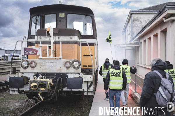 Manifestation de cheminots dans le dépot SNCF de Saint-Pierre-des-Corps