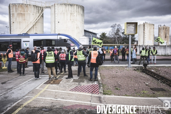 Manifestation de cheminots dans le dépot SNCF de Saint-Pierre-des-Corps