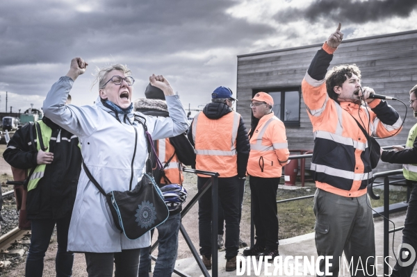 Manifestation de cheminots dans le dépot SNCF de Saint-Pierre-des-Corps