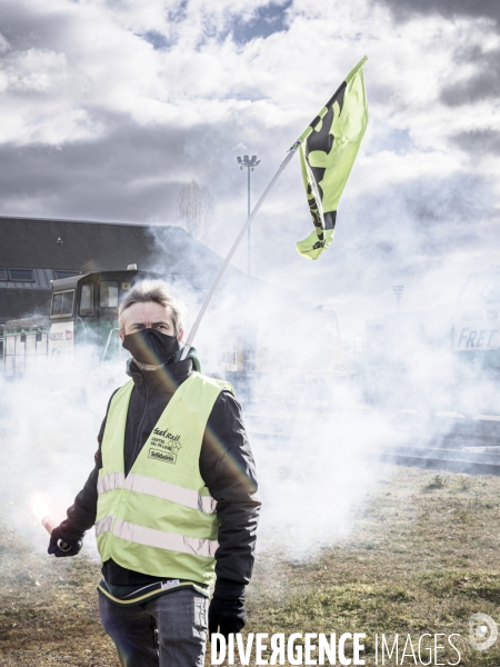 Manifestation de cheminots dans le dépot SNCF de Saint-Pierre-des-Corps