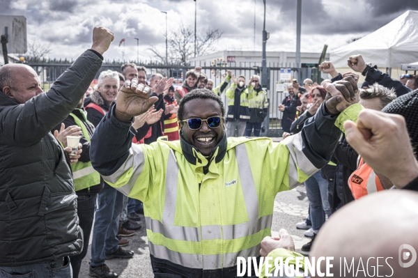 Soutien des cheminots et de la Condéfération Paysanne au grevistes du stockage de gaz de STORENGY contre la réforme des retraites.