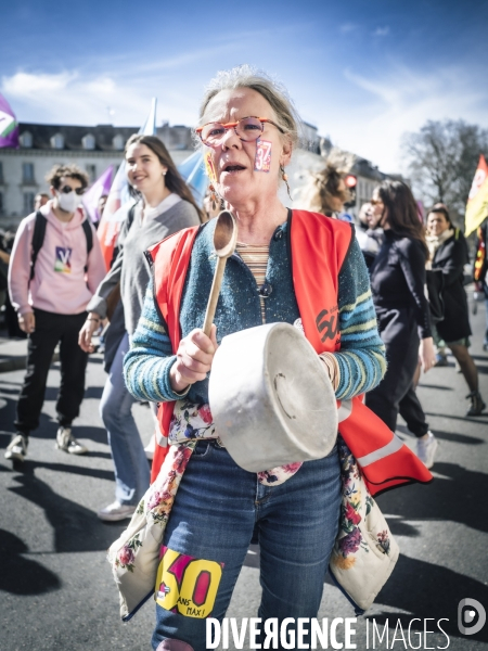 Manifestation spontanée contre l adoption au 49-3 de la réforme des retarites