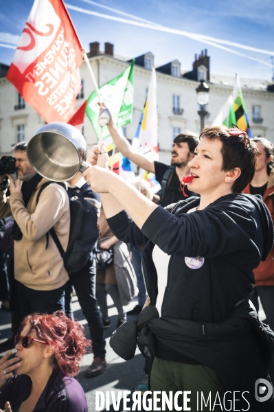 Manifestation spontanée contre l adoption au 49-3 de la réforme des retarites