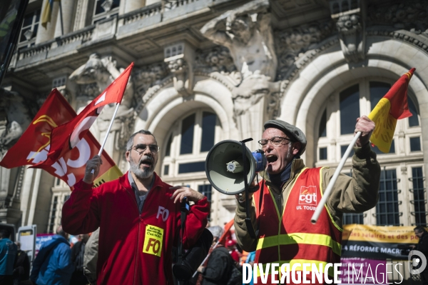 Manifestation spontanée contre l adoption au 49-3 de la réforme des retarites