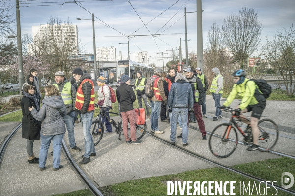 Blocage du tramway contre la réforme des retraites à Tours