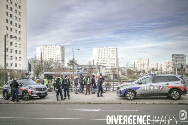 Blocage du tramway contre la réforme des retraites à Tours