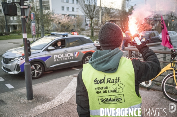 Blocage du tramway contre la réforme des retraites à Tours