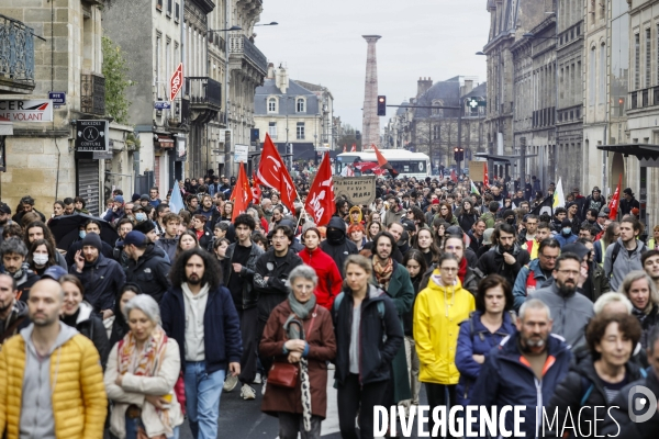 Manifestation qui dégénère dans les rues de Bordeaux.