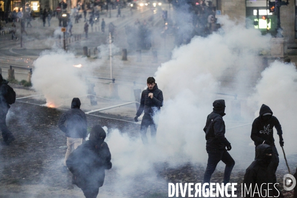 Manifestation qui dégénère dans les rues de Bordeaux.