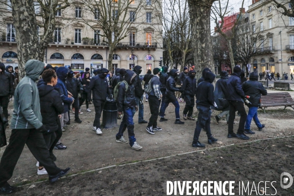 Manifestation qui dégénère dans les rues de Bordeaux.