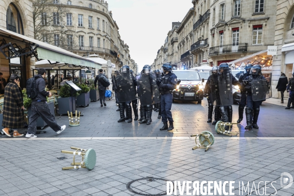 Manifestation qui dégénère dans les rues de Bordeaux.