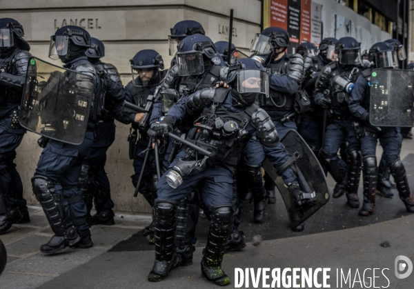 CRS  pendant la manif du 23 Mars contre la reforme des retraites