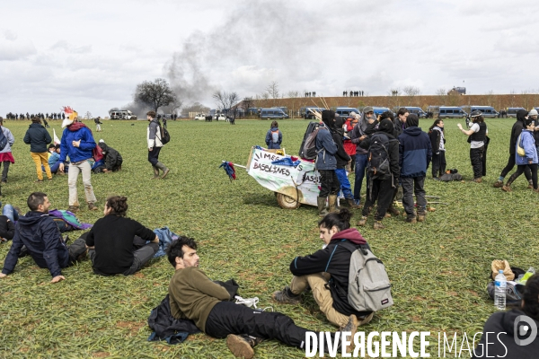 Rassemblement contre le projet de megabassine de Sainte-Soline 25032023