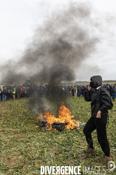 Rassemblement contre le projet de megabassine de Sainte-Soline 25032023