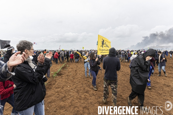 Rassemblement contre le projet de megabassine de Sainte-Soline 25032023