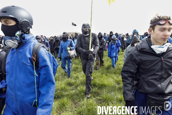 Rassemblement contre la construction de mégabassines à Sainte-Soline.