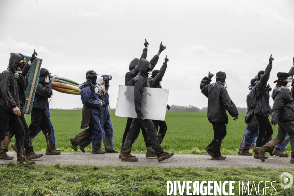 Rassemblement contre la construction de mégabassines à Sainte-Soline.