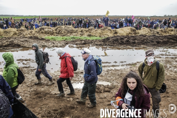 Rassemblement contre la construction de mégabassines à Sainte-Soline.