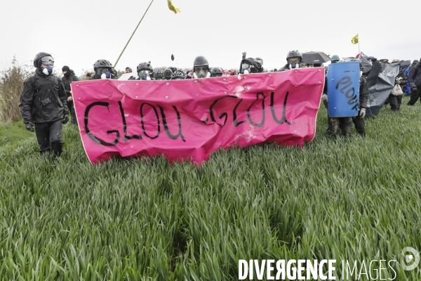 Rassemblement contre la construction de mégabassines à Sainte-Soline.