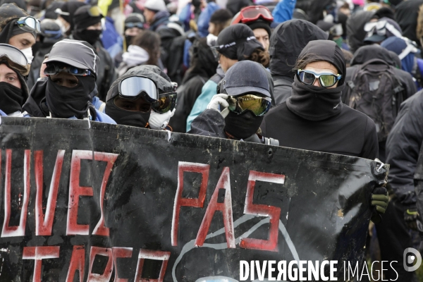 Rassemblement contre la construction de mégabassines à Sainte-Soline.