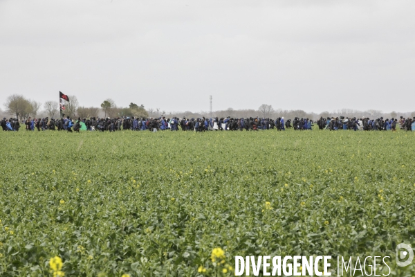 Rassemblement contre la construction de mégabassines à Sainte-Soline.