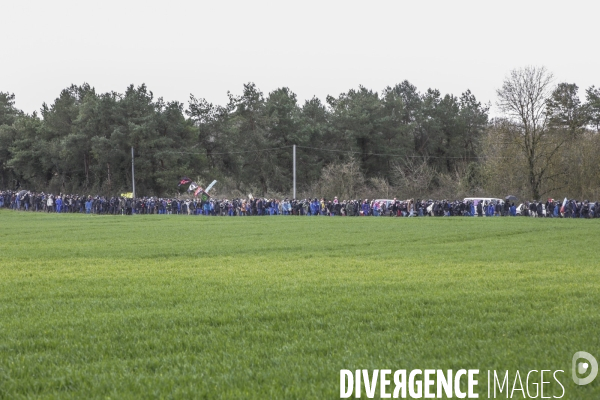 Rassemblement contre la construction de mégabassines à Sainte-Soline.