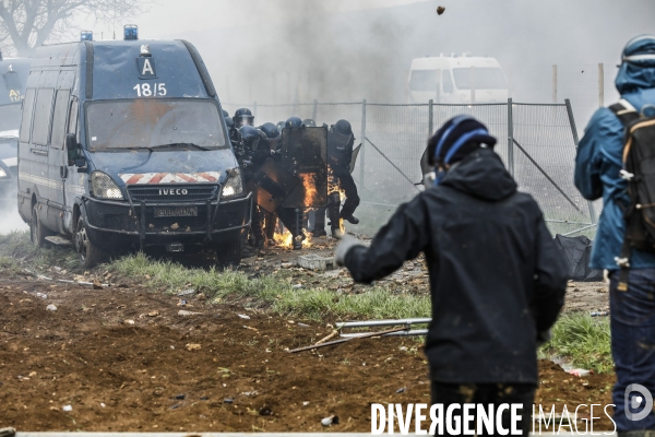 Rassemblement contre la construction de mégabassines à Sainte-Soline.